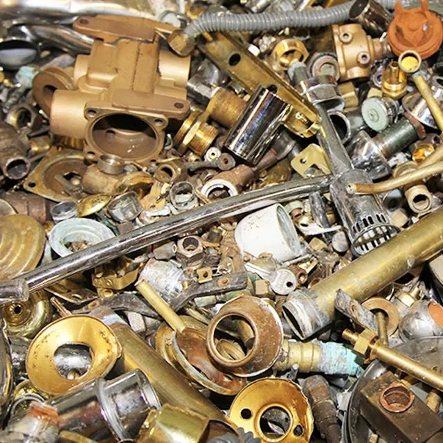 Sarı metal ve pirinç hurda parçaları